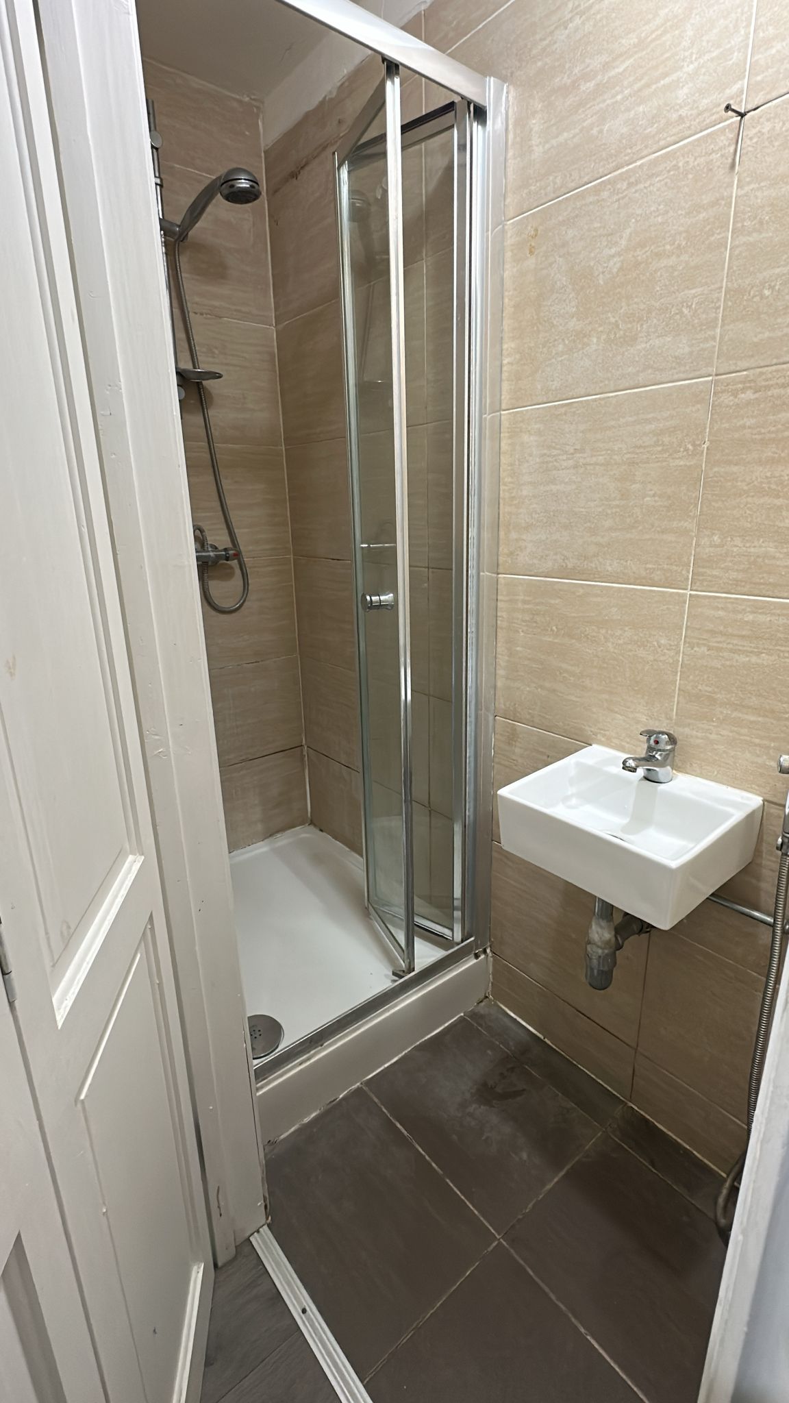  Ensuite room at Whitby Gardens couple welcome